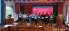 Lãnh đạo Trung tâm dạy nghề và hỗ trợ nông dân tỉnh Bình Phước và lãnh đạo Hội nông dân xã Đoàn Kết trao chứng chỉ cho các học viên