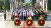 Bù Đăng: Lễ dâng hương, Lễ viếng Nghĩa trang Liệt sĩ nhân dịp kỷ niệm 50 năm Giải phóng miền Nam, thống nhất đất nước