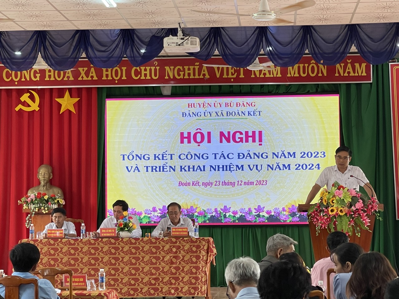 đồng chí Bùi Ngọc Hân - Ủy viên Ban thường vụ, Trưởng Ban tổ chức huyện ủy Bù Đăng phát biểu chỉ đạo tại hội nghị