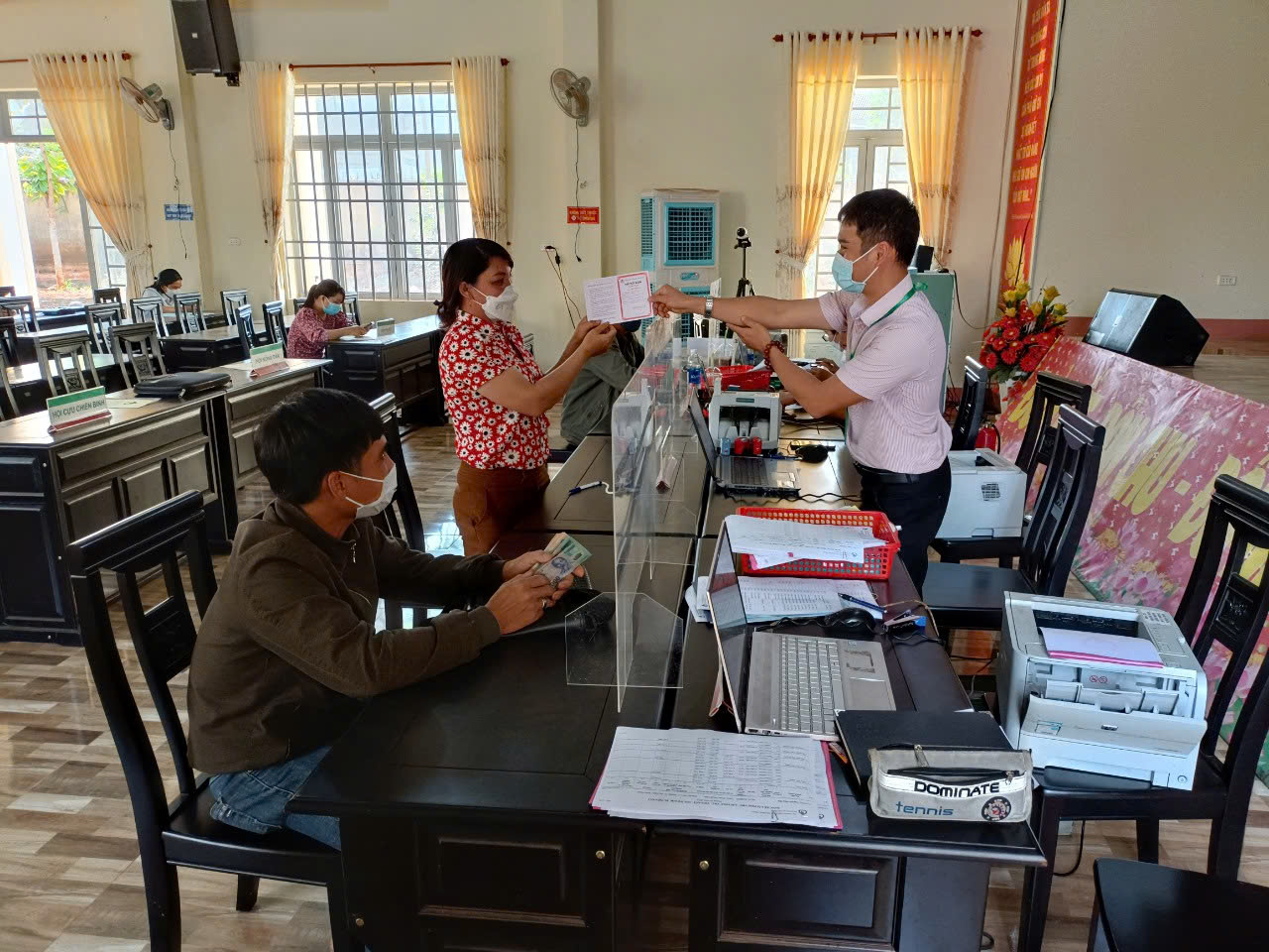 GỬI TIẾT KIỆM TẠI NGÂN HÀNG CHÍNH SÁCH XÃ HỘI - AN TOÀN, CHUNG TAY HỖ TRỢ NGƯỜI NGHÈO
